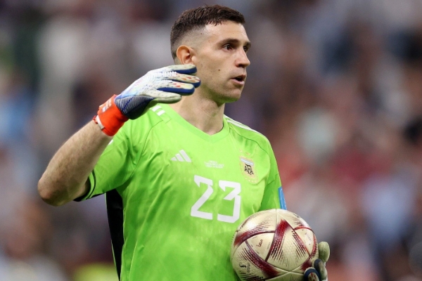 莫佩調(diào)侃撞傷萊諾成就大馬?。骸半y道他不應(yīng)該對我心存感激嗎？”